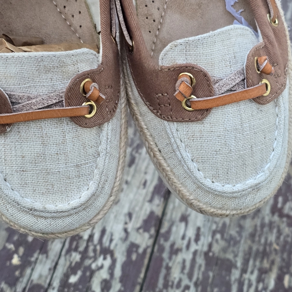 St. John's Bay Women's Tan and Cream Loafers Sz 8 - Picture 8 of 11
